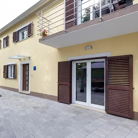 Casa Martina With Whirlpool Semesterbostad