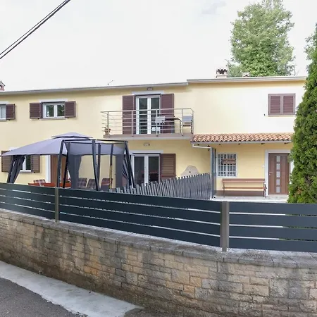 Casa Martina With Whirlpool Semesterbostad